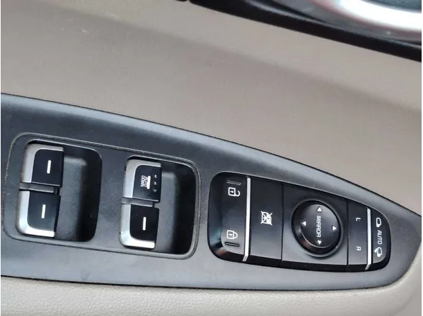 Car image 28