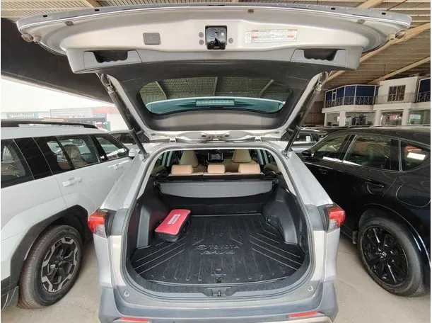 Car image 34