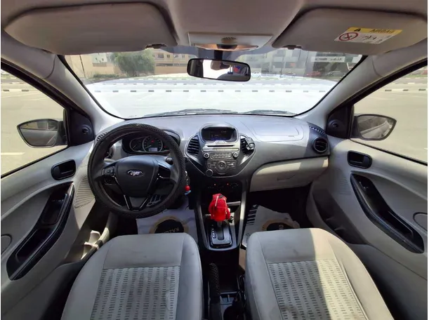 Car image 15