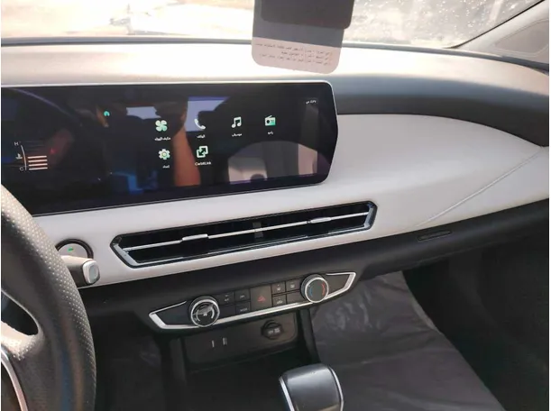 Car image 30