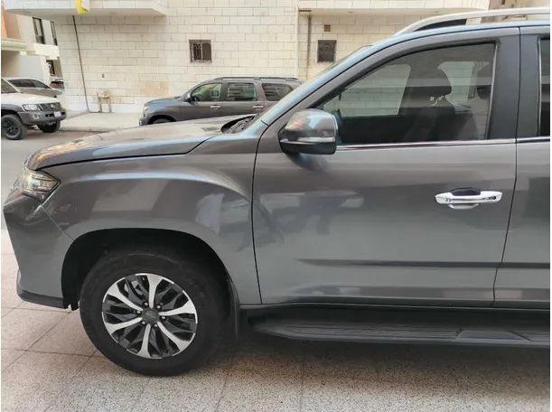 Car image 9