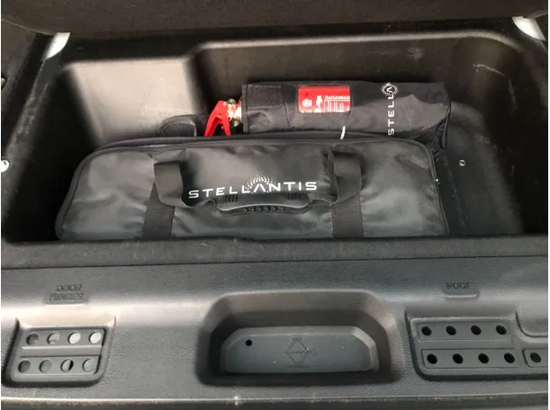 Car image 23