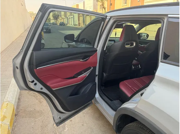 Car image 13