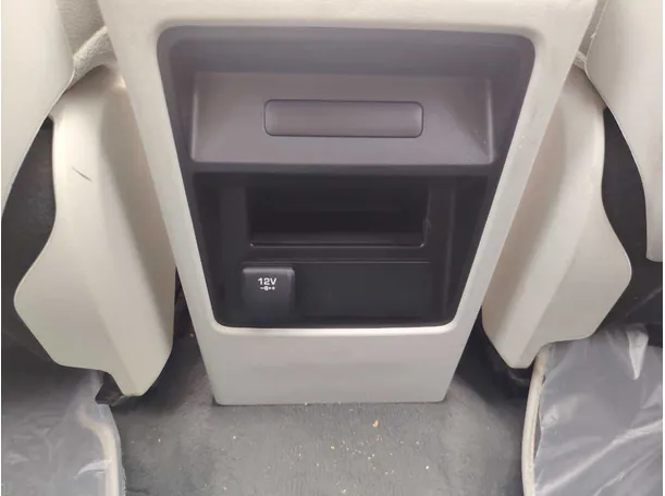 Car image 29