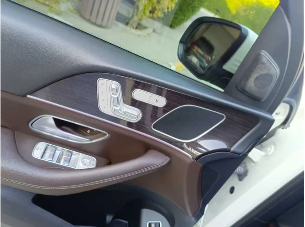 Car image 44