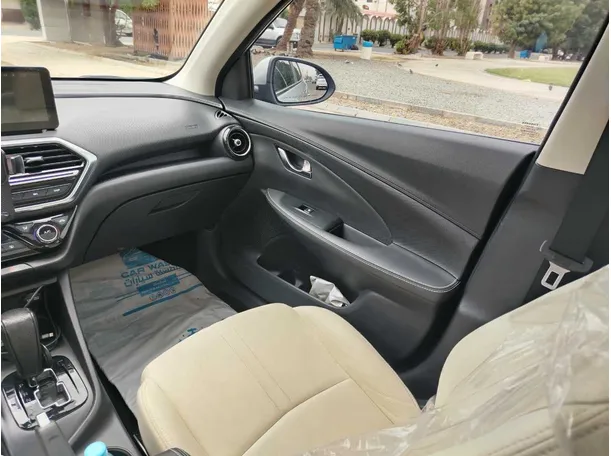 Car image 34