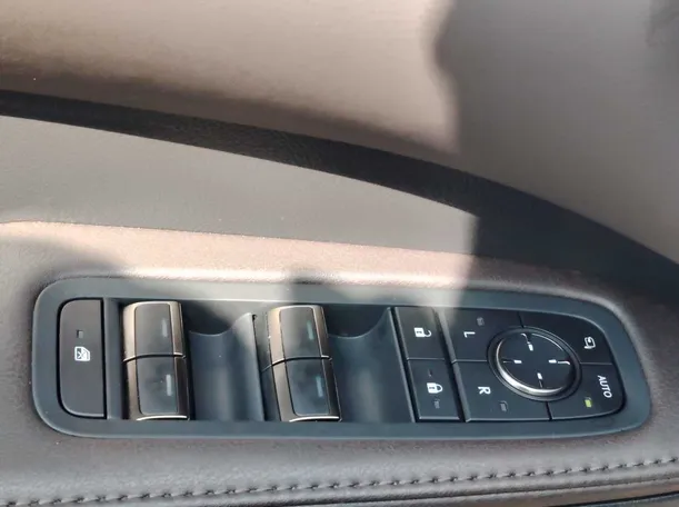 Car image 37