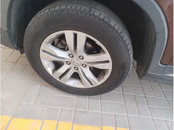 Car image 9
