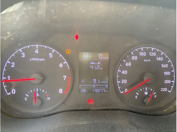 Car image 17