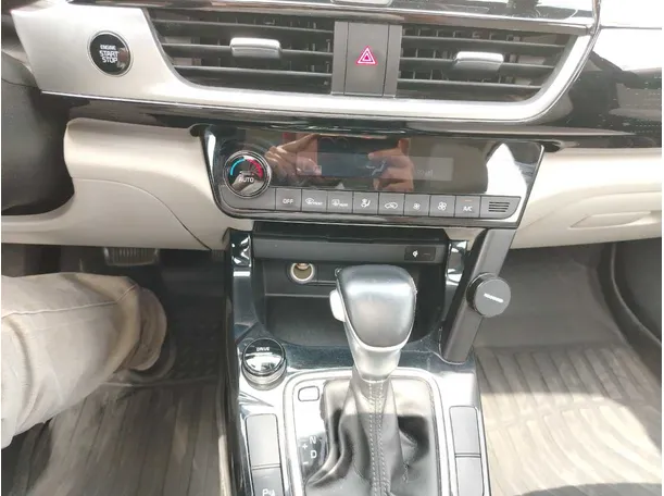 Car image 27
