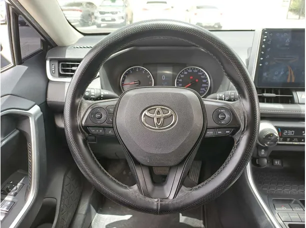 Car image 18