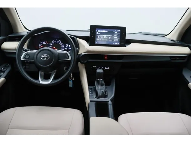 Car image 14