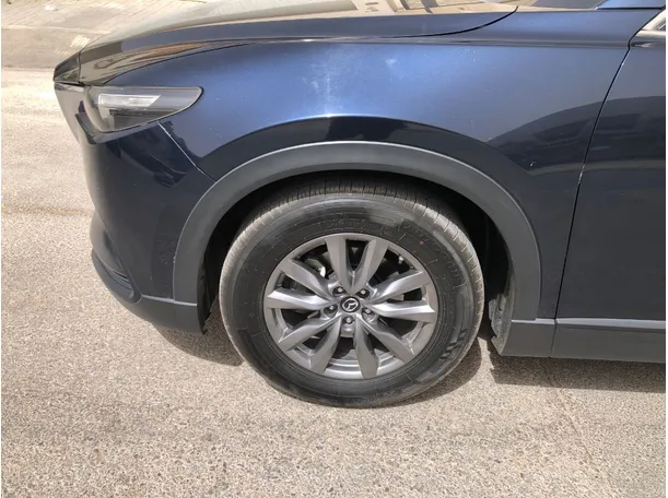 Car image 9
