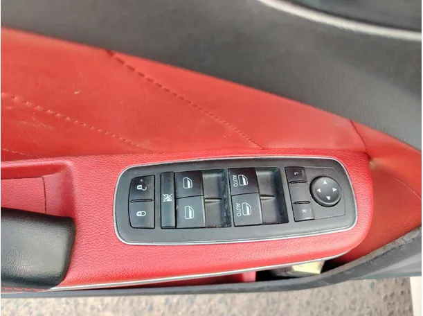 Car image 37