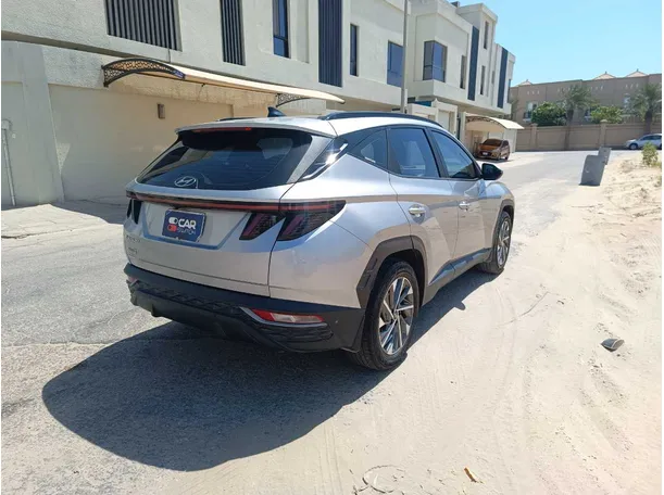 Car image 5