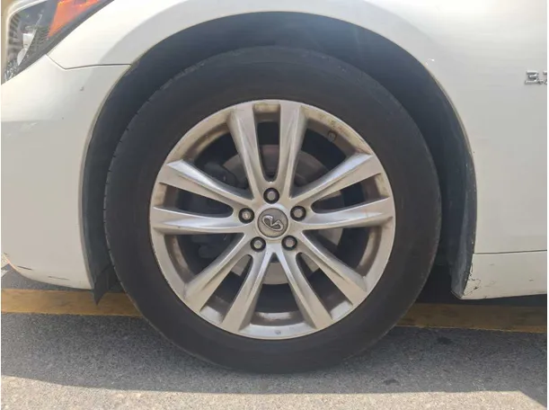 Car image 9