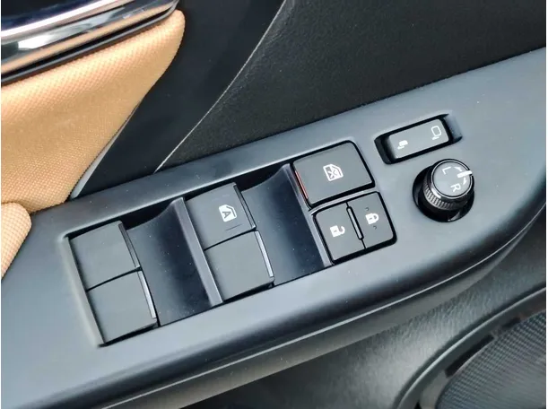 Car image 33