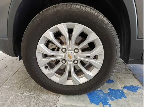 Car image 9