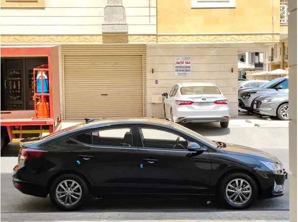 Car image 4