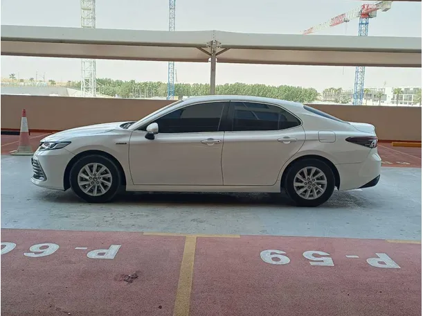 Car image 4