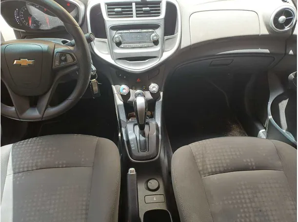 Car image 15