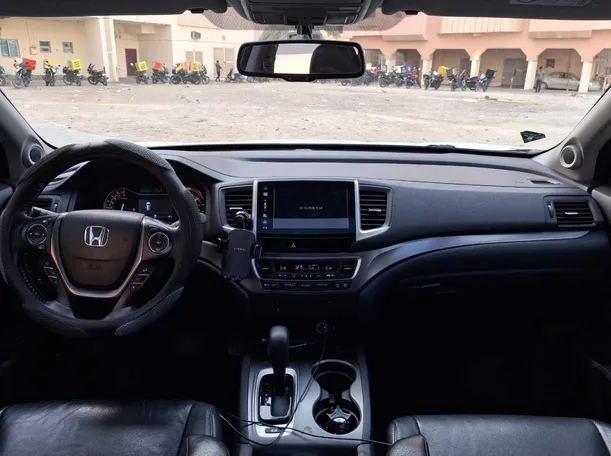 Car image 17