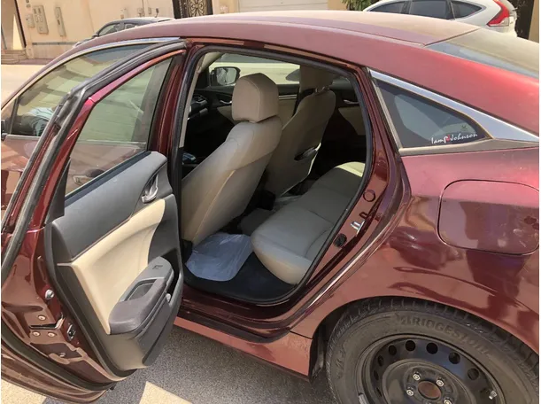 Car image 12