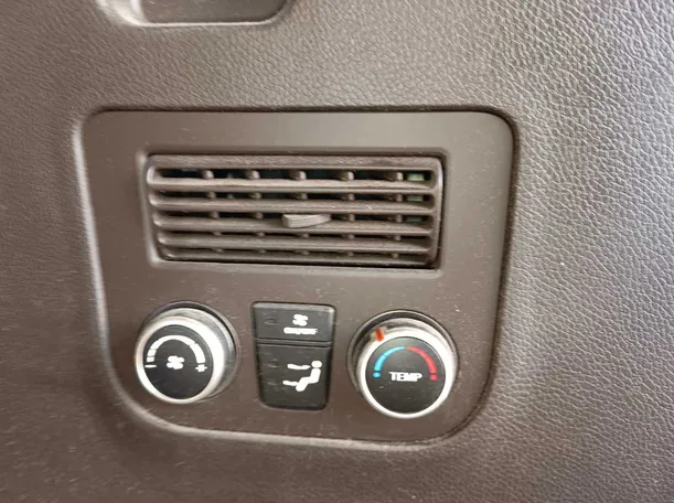 Car image 34