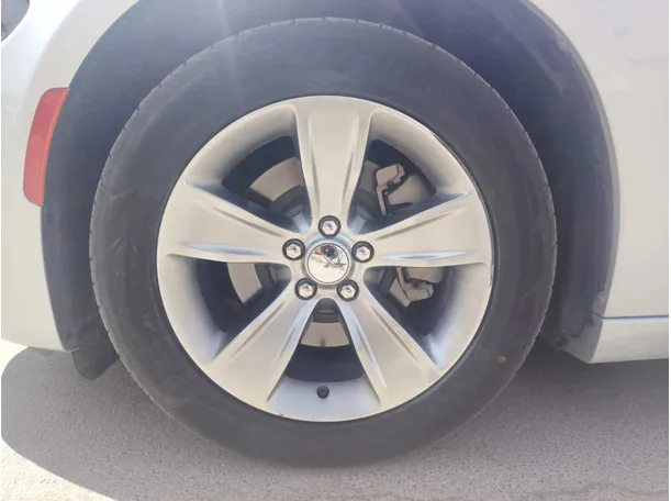 Car image 10