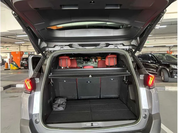Car image 18