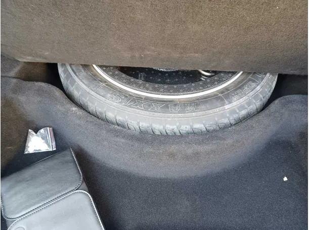 Car image 25