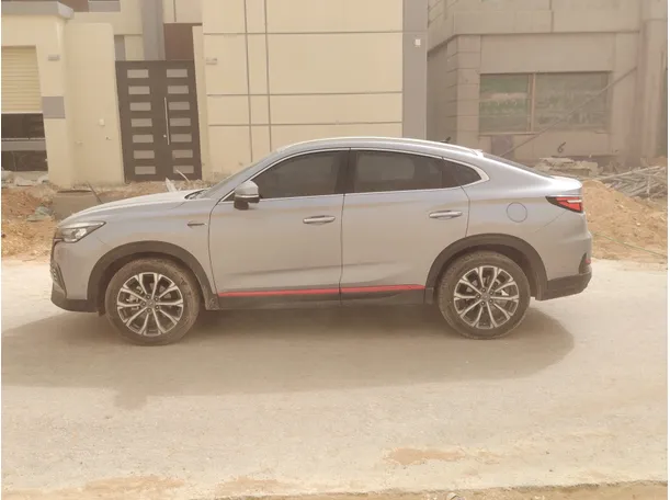 Car image 9