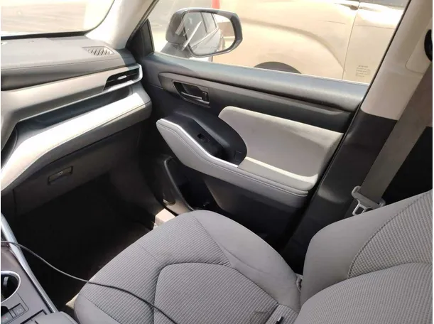 Car image 27