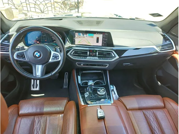 Car image 15
