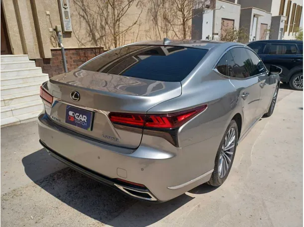 Car image 5