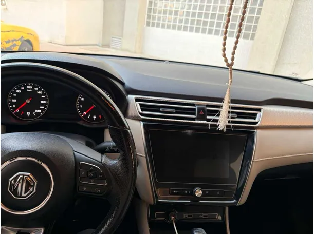 Car image 8