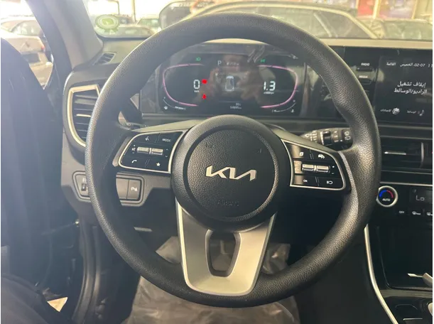 Car image 12