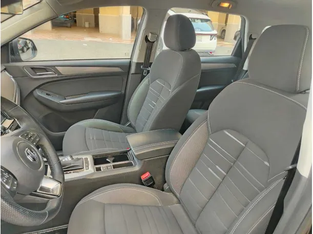 Car image 17