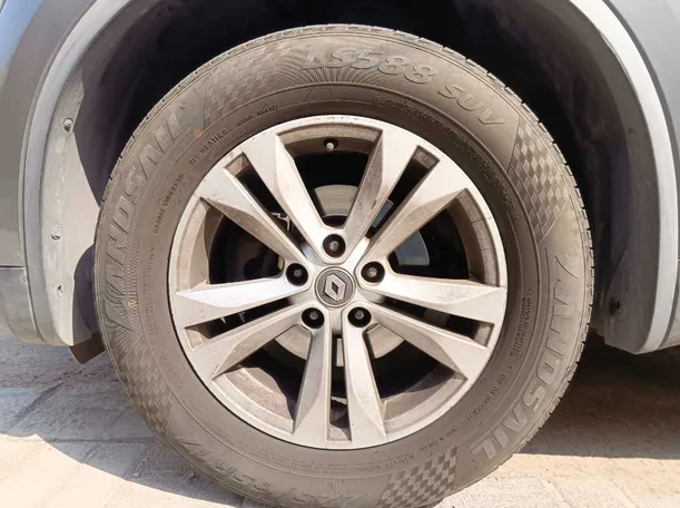 Car image 9