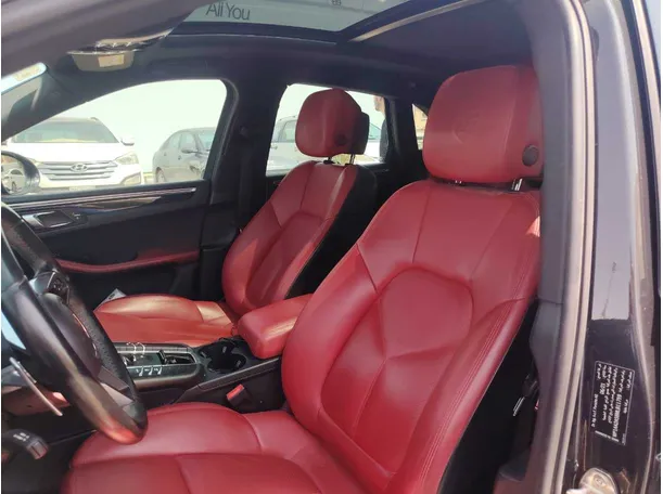 Car image 13