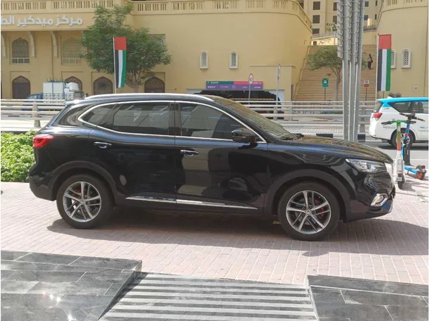 Car image 8