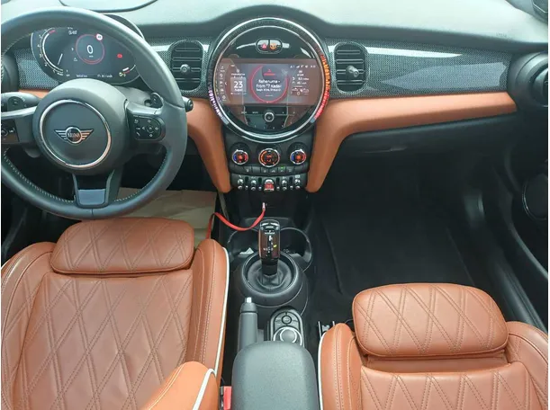 Car image 15
