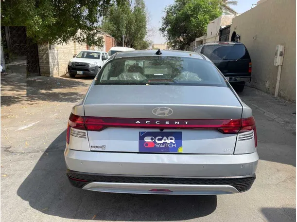 Car image 6