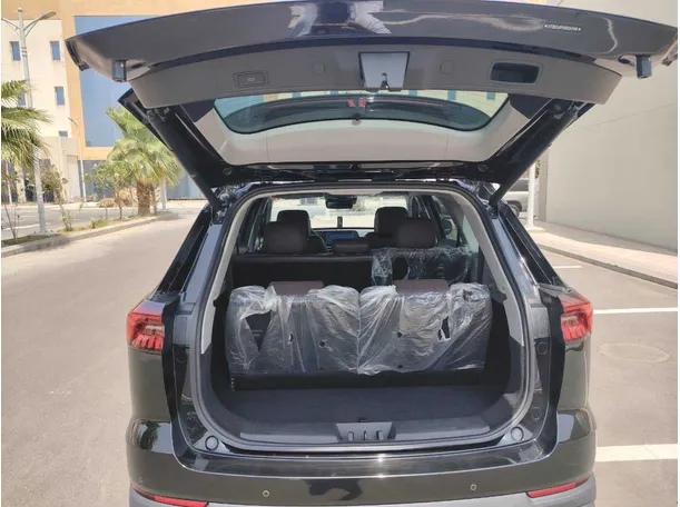 Car image 25