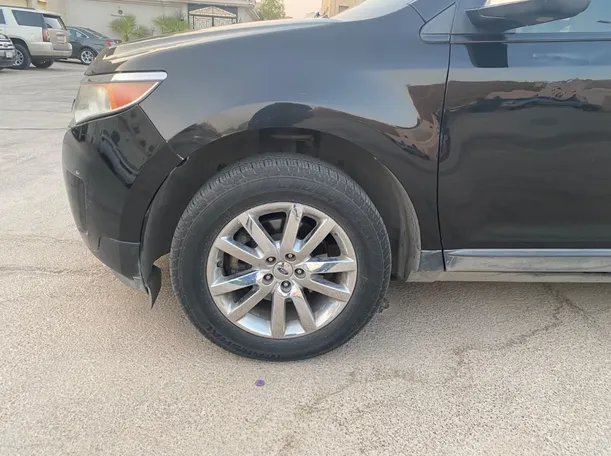 Car image 9