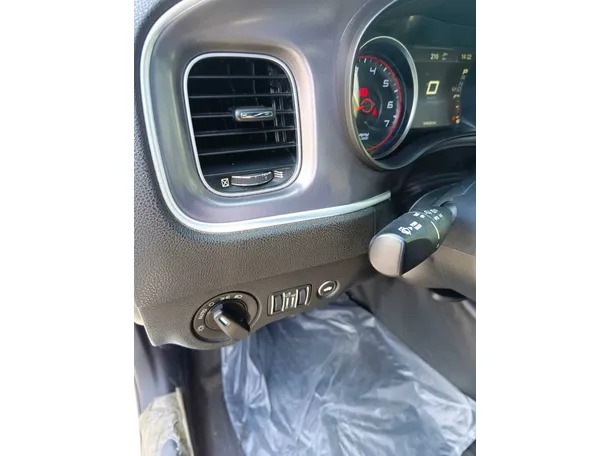 Car image 27