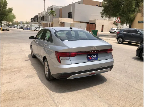 Car image 7