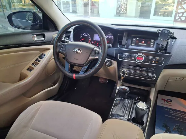 Car image 12