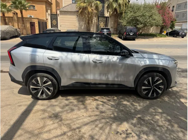 Car image 4