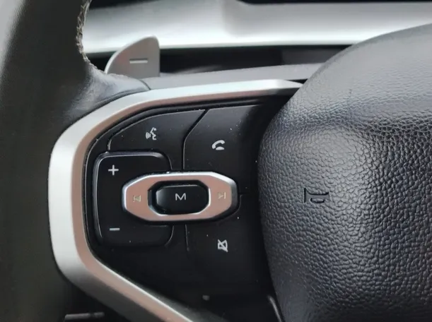 Car image 32